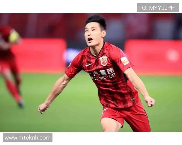 武磊再度破门助力中超球队冲击冠军展现超强个人能力 武磊再度破门助力中超球队冲击冠军展现超强个人能力