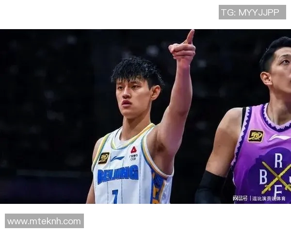 曾凡博在防守端的表现分析与战术解读探讨 曾凡博在防守端的表现分析与战术解读探讨